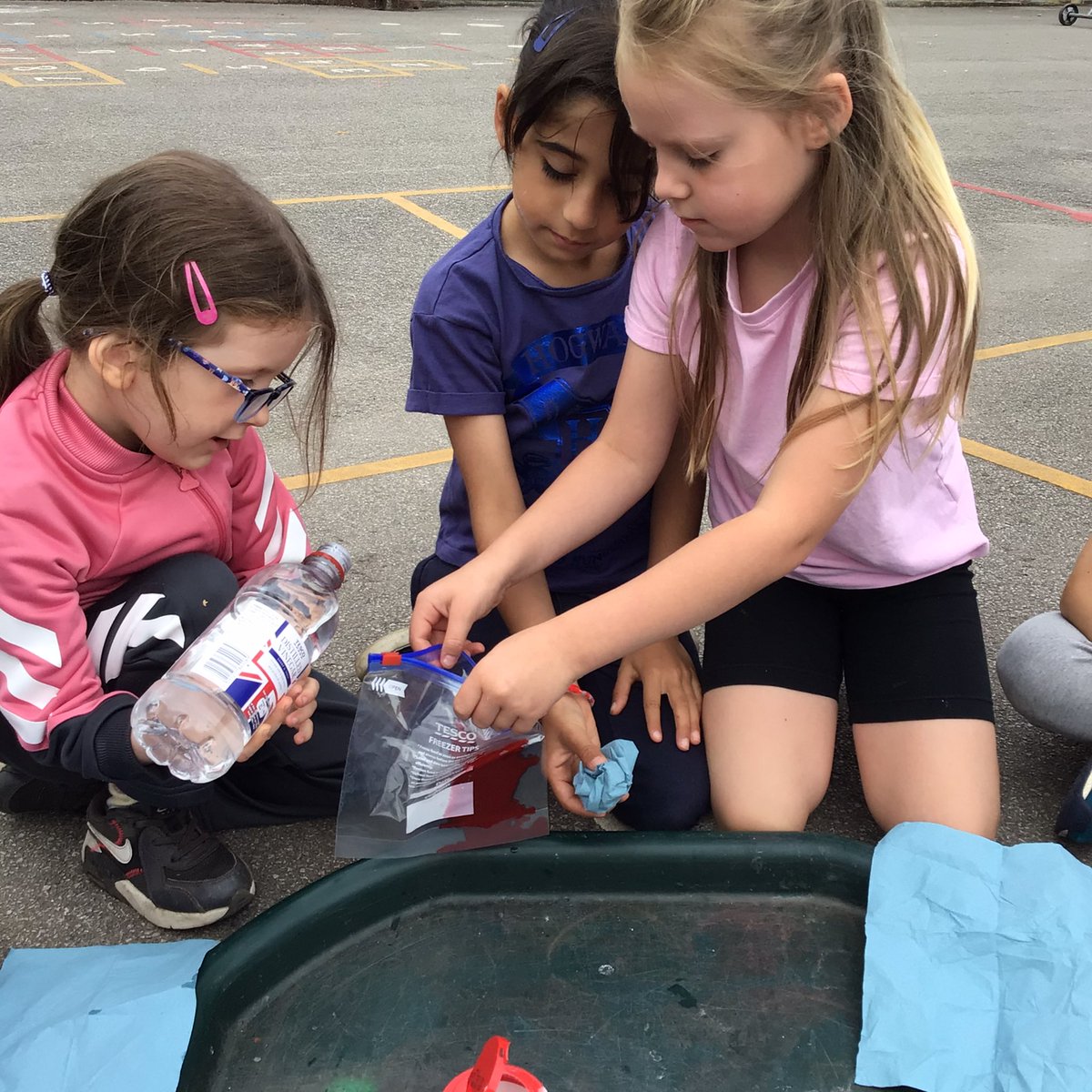 BPS_AllStars's tweet photo. We have been experimenting with exploding bags! @BlackrodPSch https://t.co/KffcuD5ISW