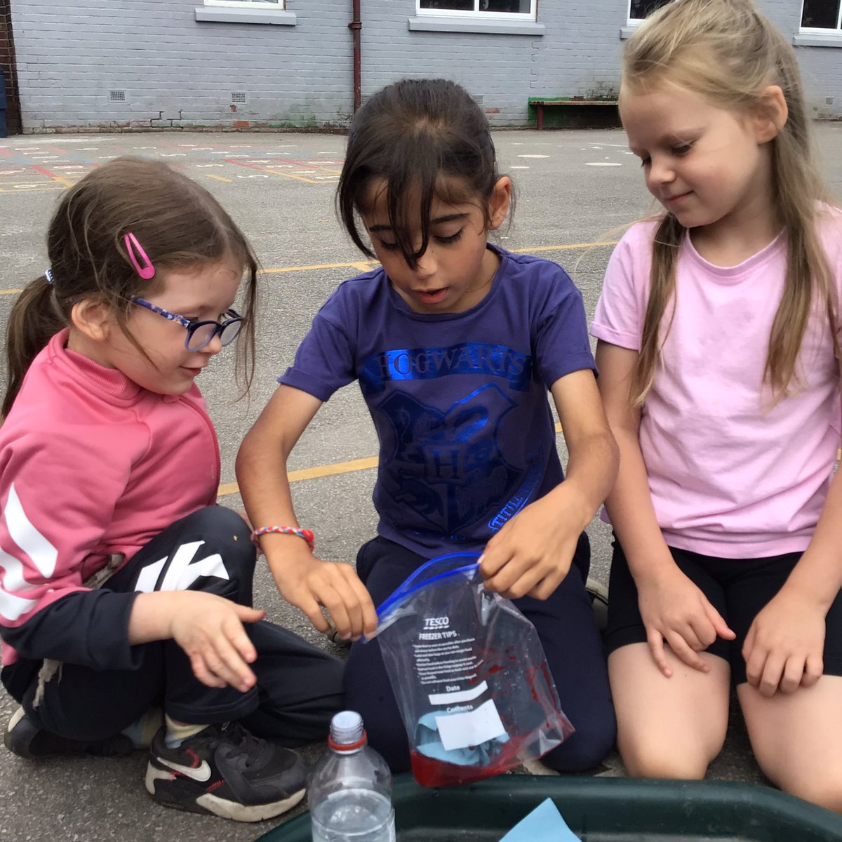 BPS_AllStars's tweet photo. We have been experimenting with exploding bags! @BlackrodPSch https://t.co/KffcuD5ISW