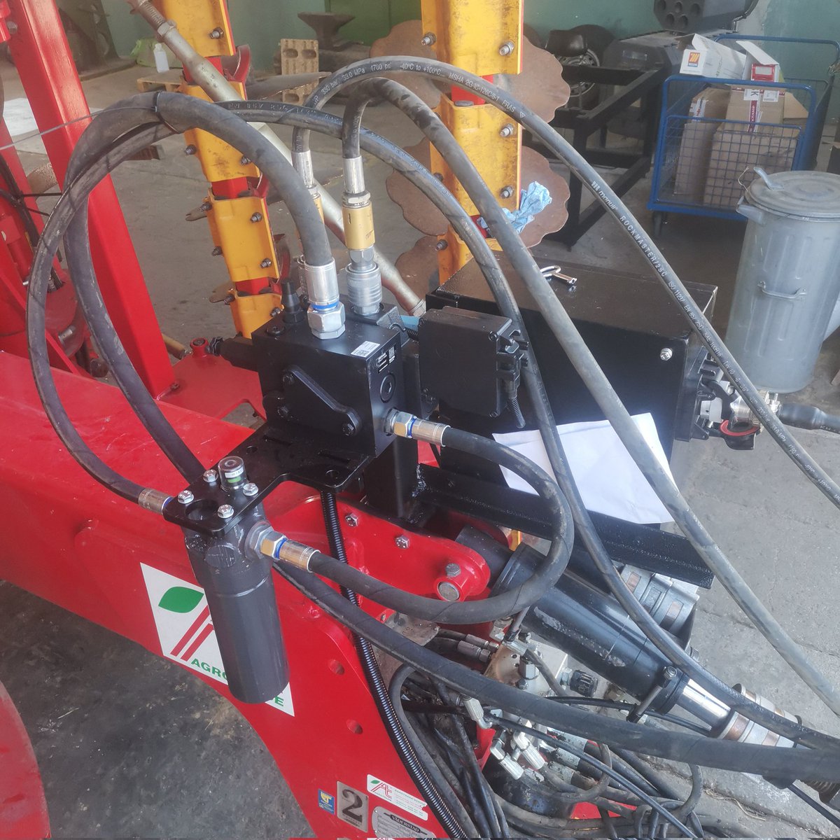 MKY2485's tweet photo. #ATC for #VariableDepth control installed in Slovakia for Greenpoint Spearhead. #knowyoursoil with @geoprospectors https://t.co/bEsD9M0QW2