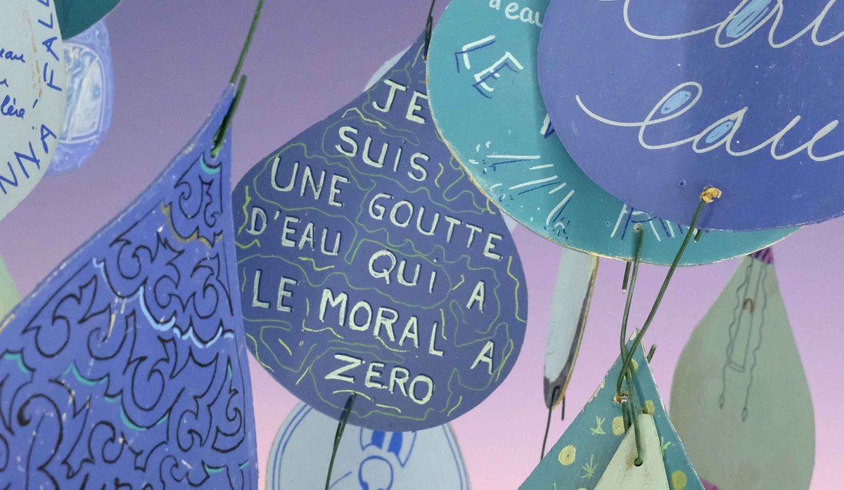 BureFestival's tweet photo. Pour illustrer le fil directeur de cette édition, l’eau, 150 gouttes, joliment peintes et portant les messages exprimés en atelier toute la journée par les festivaliers, ont été réunies et illuminées pour symboliser notre attachement à ce bien commun essentiel.
#Bure https://t.co/0rEY0K0wpq