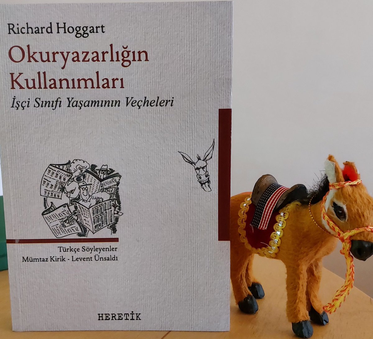 DMahmandarov's tweet photo. Azerbaycan'da olmanın kötü yanlarından birisi de kitaplara geç ulaşım. @heretikyayin yine şahane bir kitapla kitaplıkta yerini aldı. https://t.co/CBKOGxqVU0