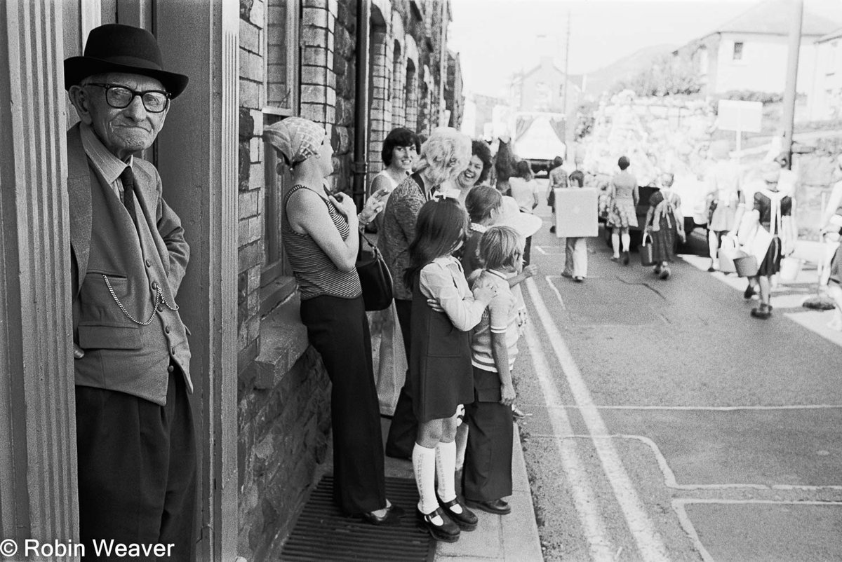 Watching the carnival, Abertillery, South Wales, 1976.
One from my book A Different Country.
blurb.co.uk/b/10358007-a-d…
#abertillery #photobook #thevalleys #southwalesvalleys #wales #southwales #1970s #documentingsouthwales #photography #documentaryphotography #streetphotography