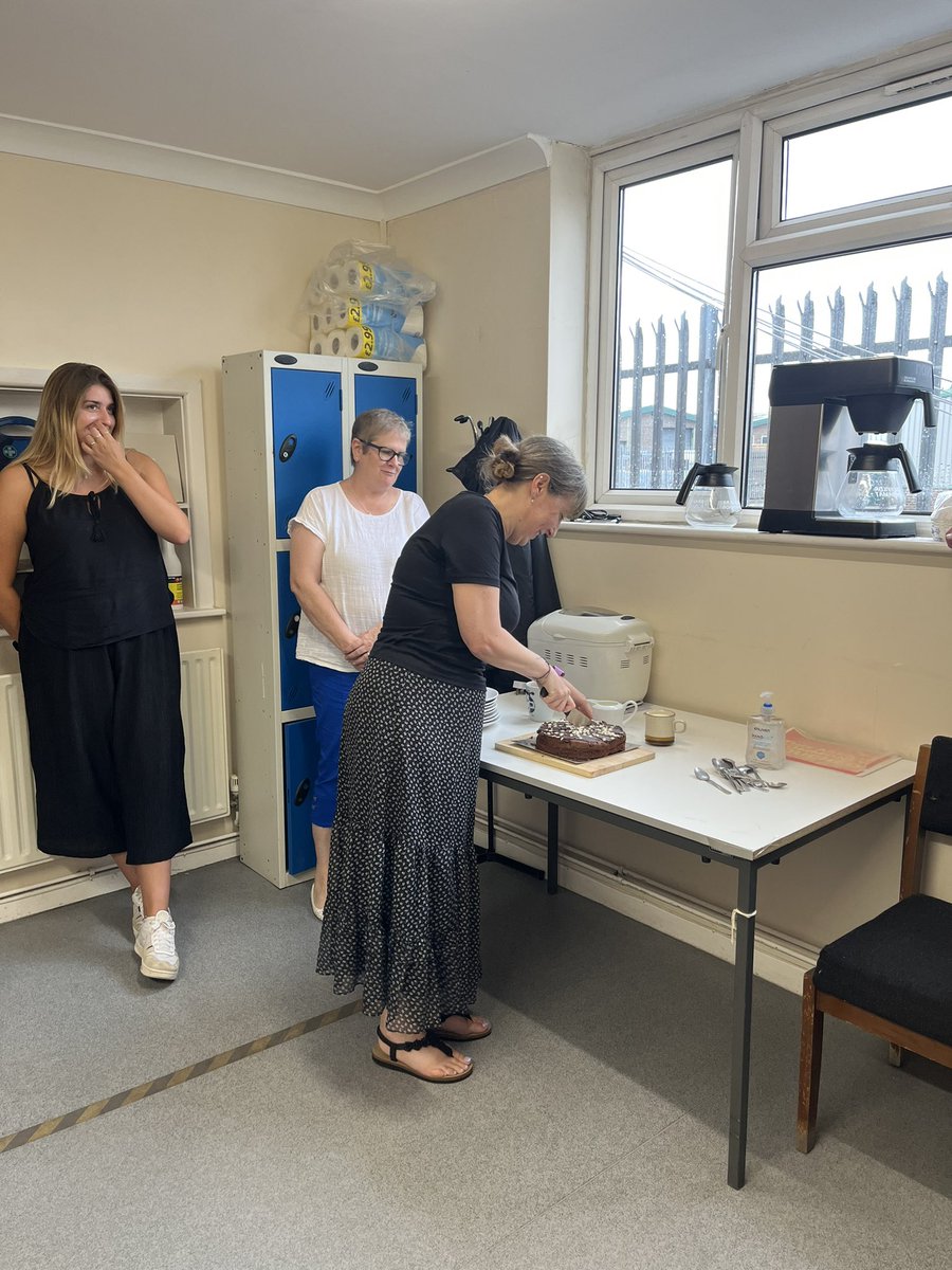 ORingsLimited's tweet photo. It’s cake time! Happy Birthday Lorri 🎂🎉🥳 #birthday #cake #BirthdaySpecial #team #teamwork #teamworkmakesthedreamwork https://t.co/DJizPNhkqc