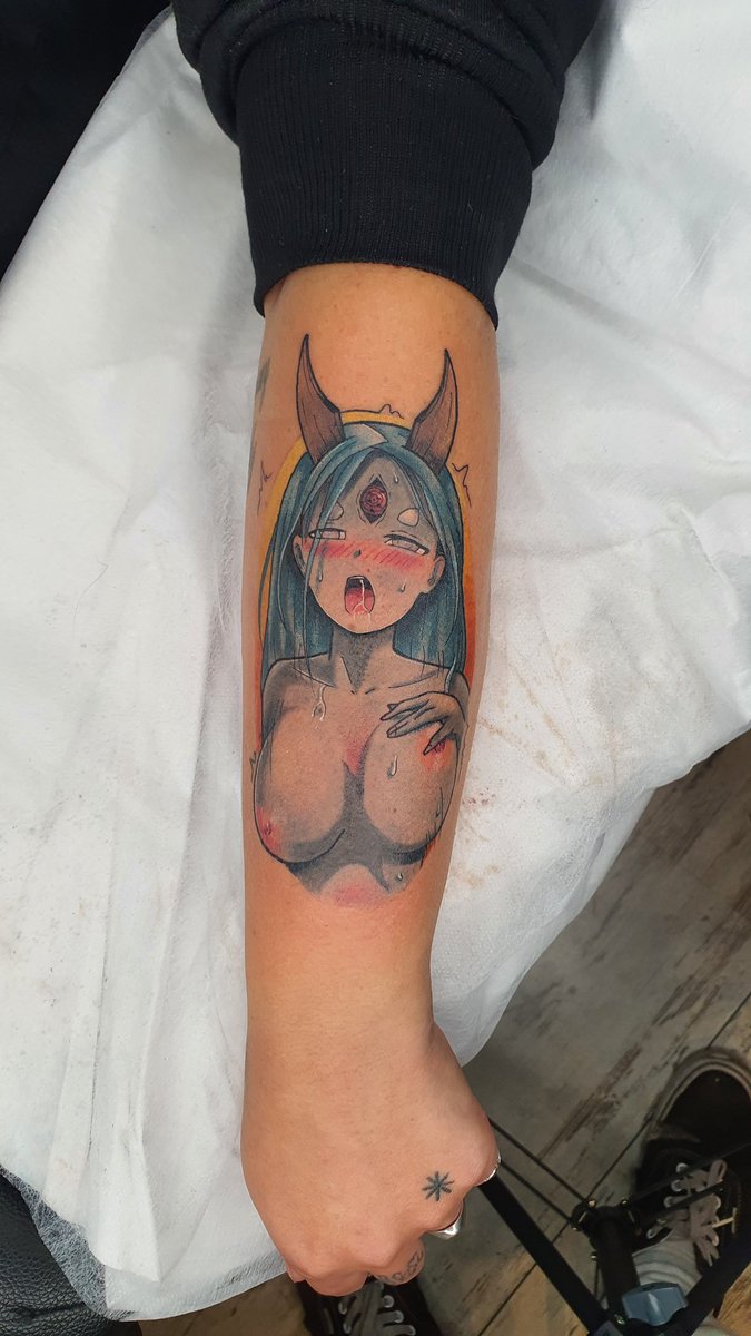 More lewd tattoos like this please👀🔥
#tattoo #hentai #lewd #naruto #capetown