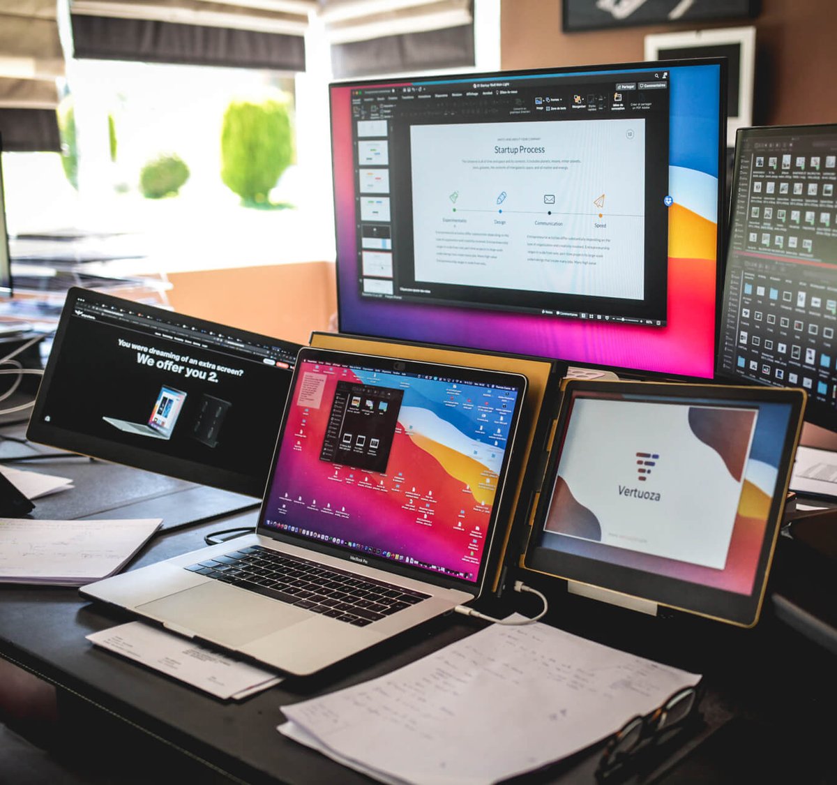 Aksesoris laptop yang berguna dan kepake banget

- a thread -