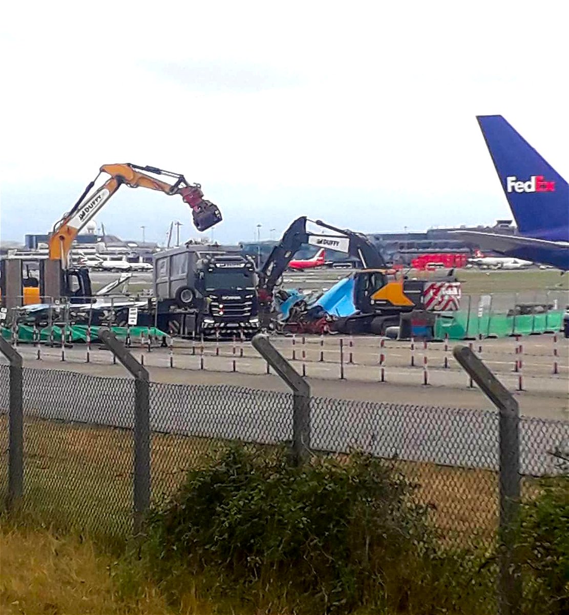 Michaelkelly707's tweet photo. Sad news this morning for the #avgeek community, the ex @Ryanair Boeing 737 which was donated to the @DublinAirport Fire Service in 2004 for training has been cut up. It was also by the Irish Army and Police for anti-terrorist training. 
My thanks to @kenmeegan for todays pic https://t.co/YyfVqraIOW