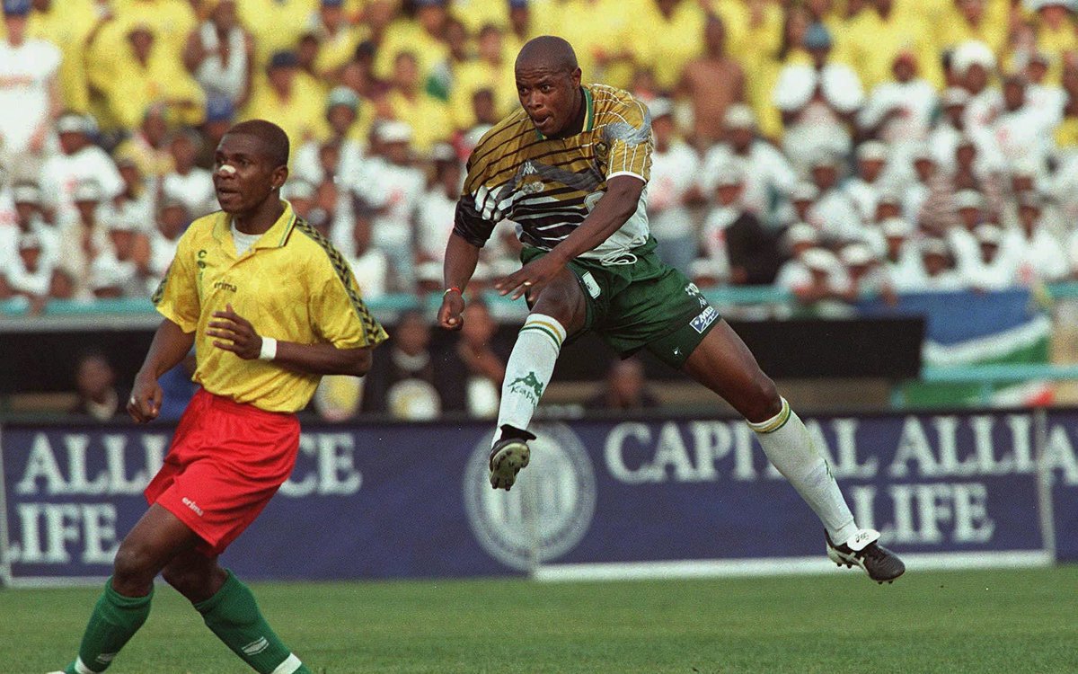 This Day 25 years ago #PhilMasinga scored a goal that sent <a href="/BafanaBafana/">Bafana Bafana</a>  to their 1st <a href="/FIFAWorldCup/">FIFA World Cup</a> in France! #RIPChippa #Legend #safa