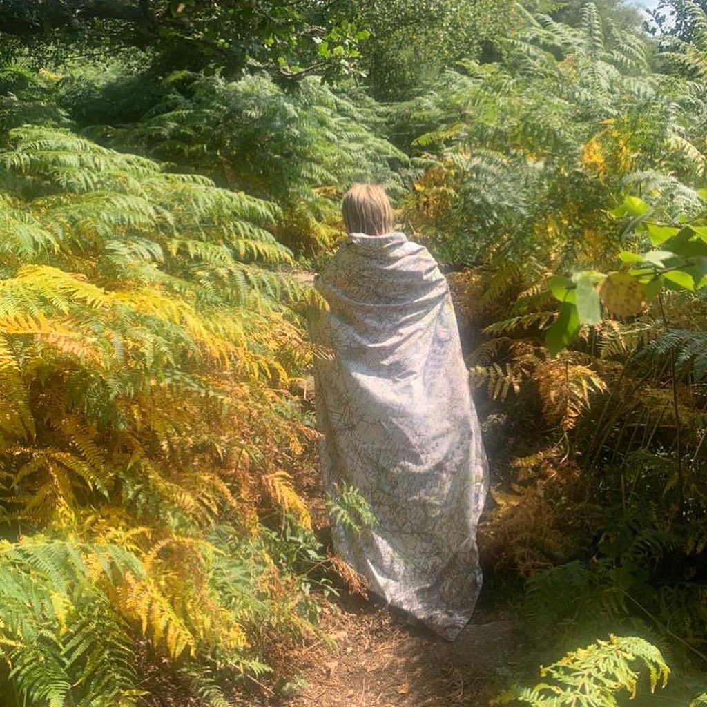 Rubbastuff's tweet photo. PACMAT wrap!
Walking back after all afternoon spent mucking about in the wonderfully refreshing water.
⭐️ Genuine PACMATs have button holes in the corners and are made in Britain⭐️
#dartmoor #dartmoordays #swimming #dart #devon #PACMAT #mappyblanket https://t.co/6fRDseiJkO