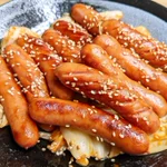 甘辛さがやみつきに。お酒にぴったり「ウインナーとキャベツのコチュジャン炒め」。