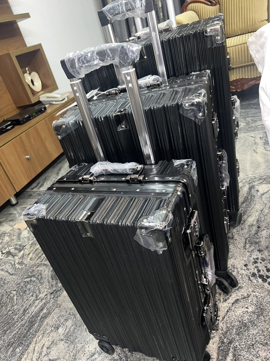 Nasir1on1's tweet photo. Yesterday, I took delivery of Hardshell luggage boxes courtesy of @Houseofkhairat_ 
They have the smoothest and sleekest 4-wheel drive rollers that need only a slight push.
And the price is affordable.
#Lefe on my mind😉😃 https://t.co/IwgQMrcstr
