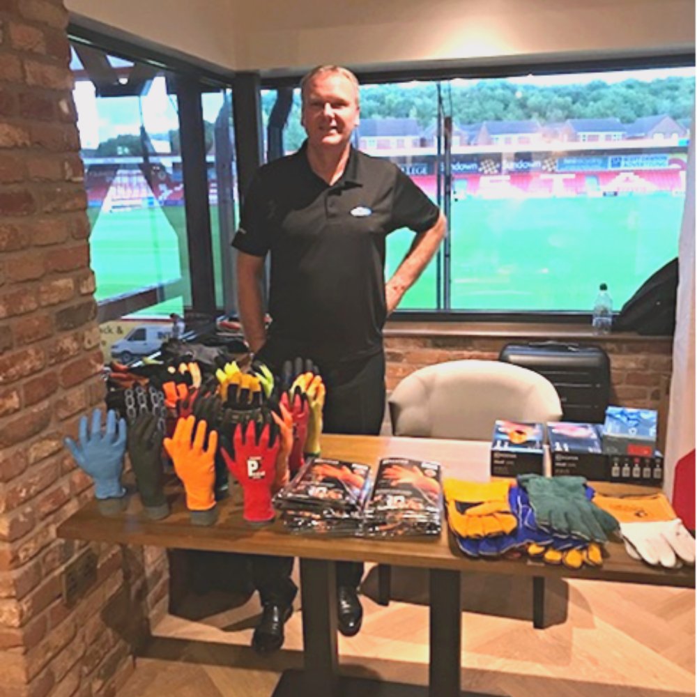 Just1Source's tweet photo. The Ray’s Garage Supplies Trade evening at Accrington Stanley Football Club was a huge success. We were delighted to be invited to attend &amp; support Ray’s Garage Supplies, who are part of the PDP Buying Group. It was professionally organised, a great turnout from local businesses. https://t.co/QqgTwMjt7B