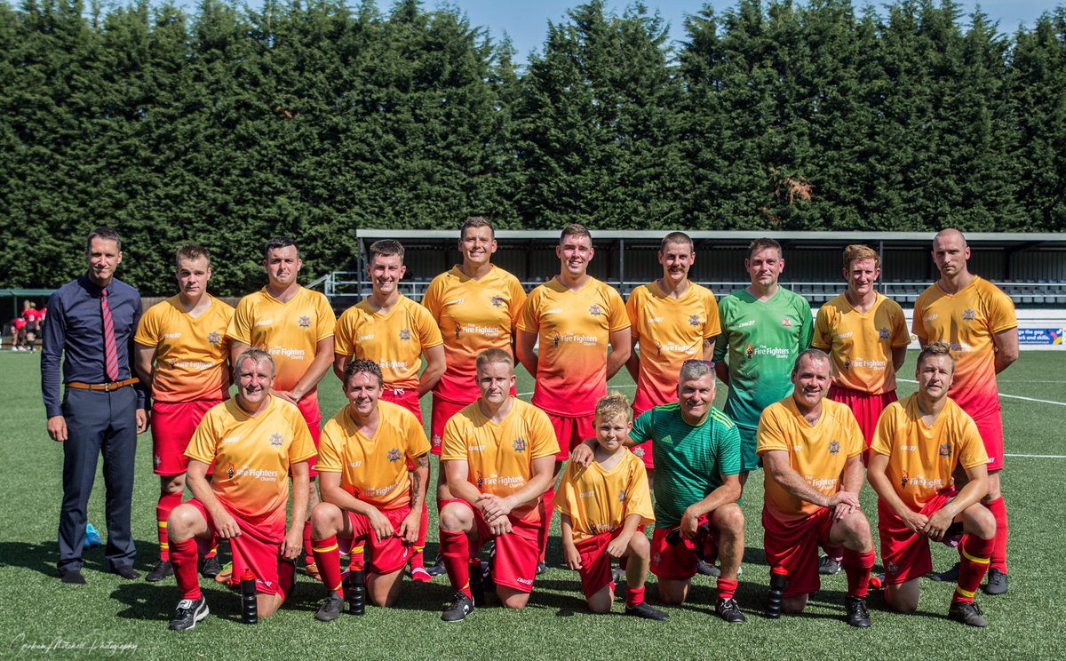 SteveAir_'s tweet photo. Sunburnt dehydrated heroes. 

@firefighters999 @NlandFRS @MorpethTownAFC #football #footballteam #squad #teamspirit #heroes 

 📸@thefirecamera https://t.co/IqKpUeLxBS