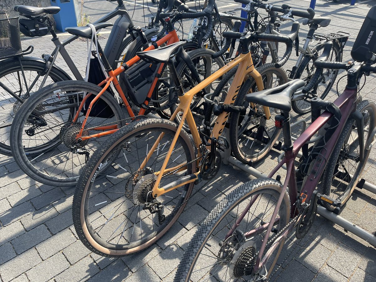 IngoausNE's tweet photo. Die Gravelbande aus dem Rheinwerk 🤪
Ich bin nicht der einzigste mit nem Gravel im Werk. AAABER, nur meins ist dreckig 😁🤘🏼 https://t.co/hW6MtNdslW