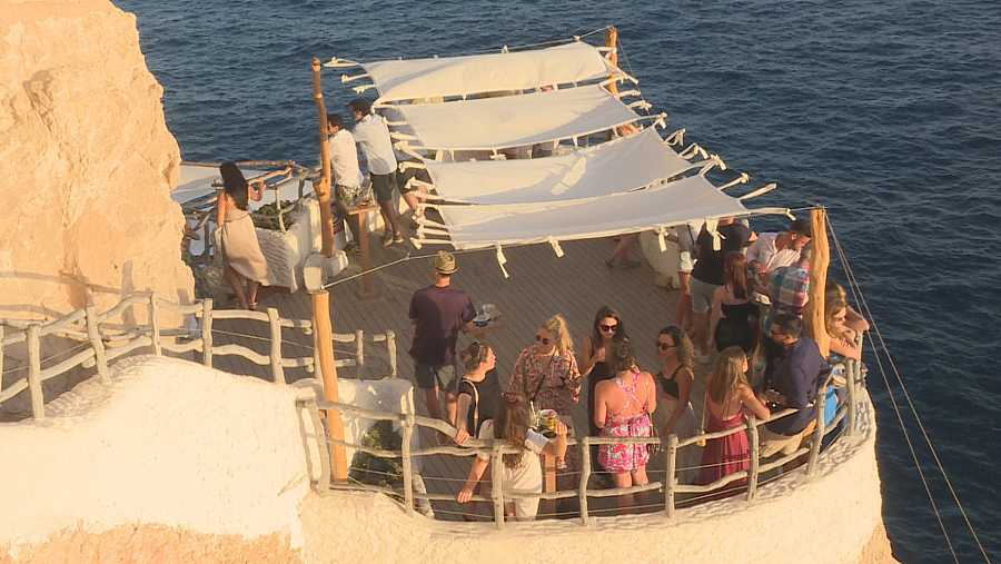 Arturitosss's tweet photo. #Comandoalsol sigue con su refrescante recorrido por España #Menorca #Barbate https://t.co/NtQEkzmRVo https://t.co/JX4eB2zqvt