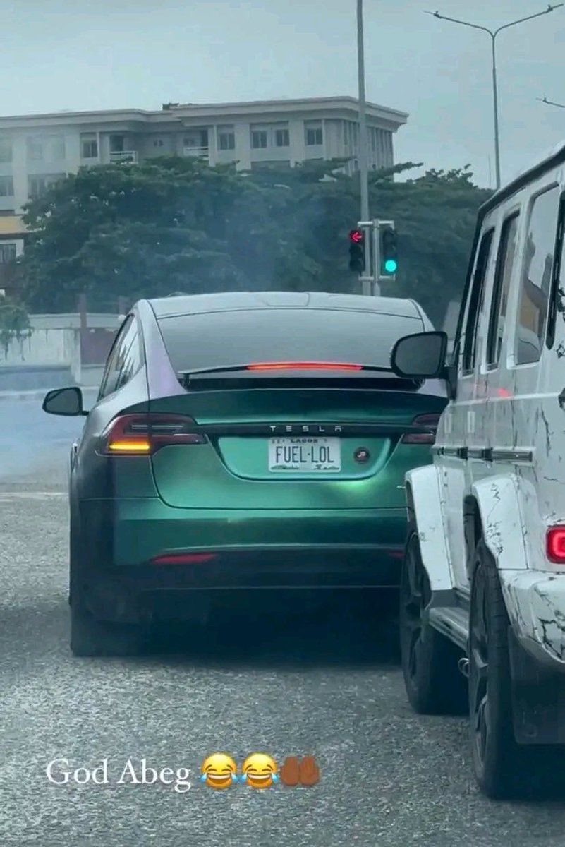 Joekibox's tweet photo. If you're using Tesla model in Nigeria you're seriously into cryptocurrency ❌No Fuel ⛽ This baby uses Electricity🔌 This baby na Full current⚡
@Tesla @elonmusk @phynofino @alhajitekno #fullcurrent #Tesla #ElonMusk https://t.co/jk0GRpgnVf