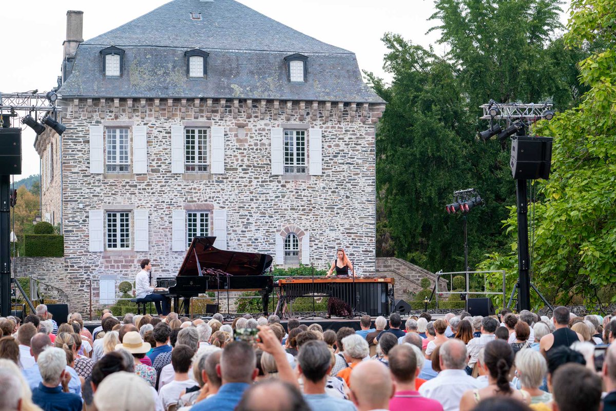 festivalVezere's tweet photo. 🌦 Averse de compliments samedi après le #concert de Vassilena Serafimova @Vassinka et @ThomasEnhco Des éloges sur les musiciens, le programme #Bach, la soirée avec les producteurs locaux Origine #Corrèze. 😍 #festival #41eFDV #marimba #piano https://t.co/eyRMAjH2W4