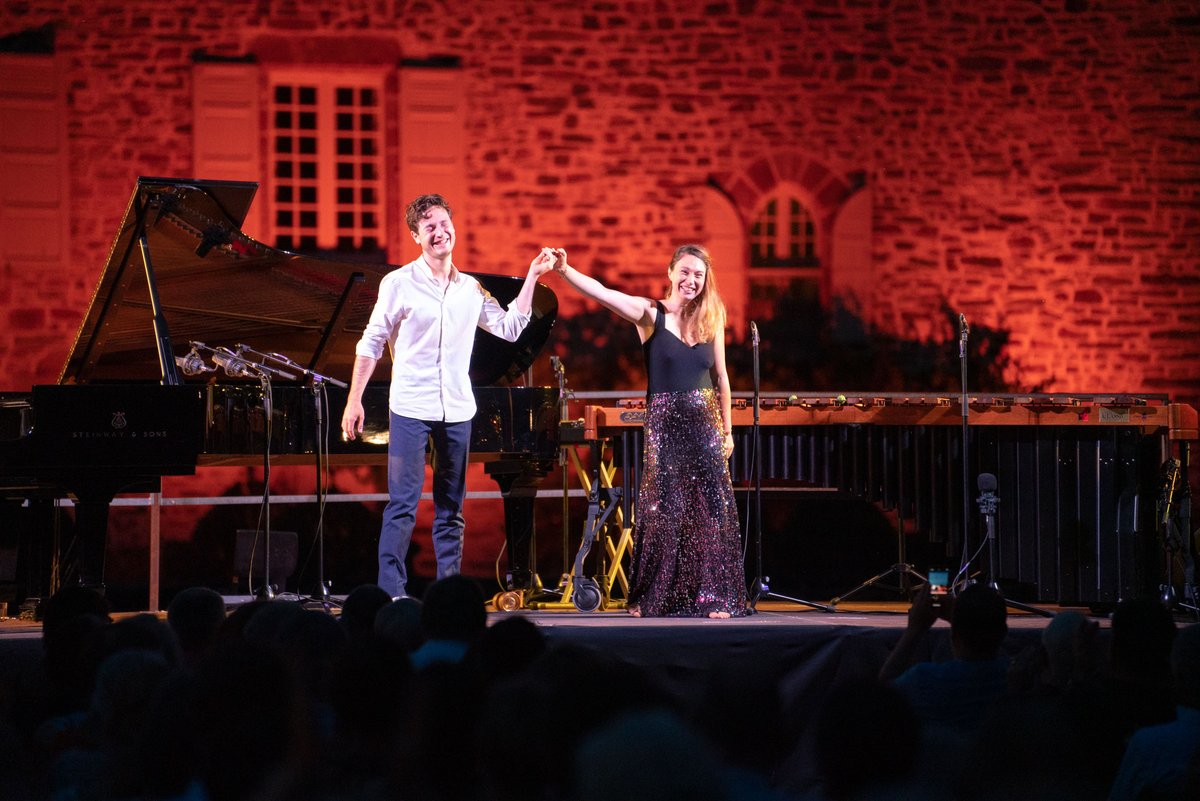 festivalVezere's tweet photo. 🌦 Averse de compliments samedi après le #concert de Vassilena Serafimova @Vassinka et @ThomasEnhco Des éloges sur les musiciens, le programme #Bach, la soirée avec les producteurs locaux Origine #Corrèze. 😍 #festival #41eFDV #marimba #piano https://t.co/eyRMAjH2W4