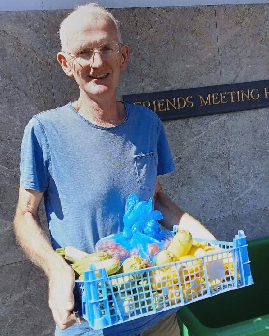 FoodbankB30's tweet photo. Thanks again to the green-fingered growers at #MoorGreen allotments, who are donating fresh fruit and vegetables to foodbank clients. As we don't have thefacilities to store fresh food, plot-holder Paul goes to the trouble each week to deliver to us just before a session. 👏👏👏 https://t.co/GwU17olC0N