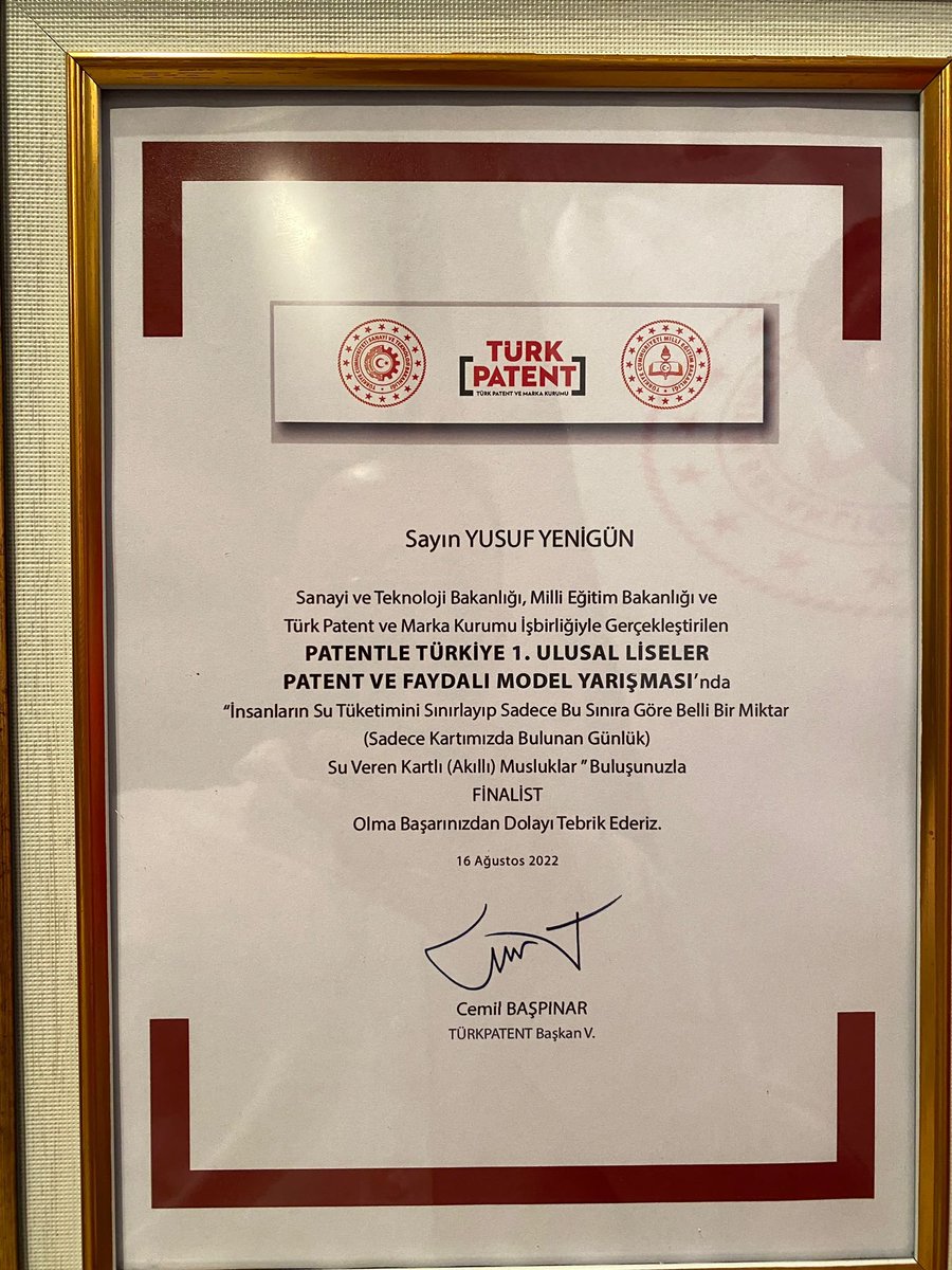 mardinilmem's tweet photo. Midyat Fen Lisesi öğrencimiz Yusuf YENİGÜN, Suyun Tasarruflu Kullanımı ile ilgili tasarladığı buluşuyla "Patentle Türkiye - 1. Ulusal Liseler Patent ve Faydalı Model Yarışması"nda Türkiye 11'incisi oldu.
Öğrencimizi,okul yöneticilerimizi ve öğretmenlerimizi tebrik ederiz.
@tcmeb https://t.co/t1xu9T7oXU