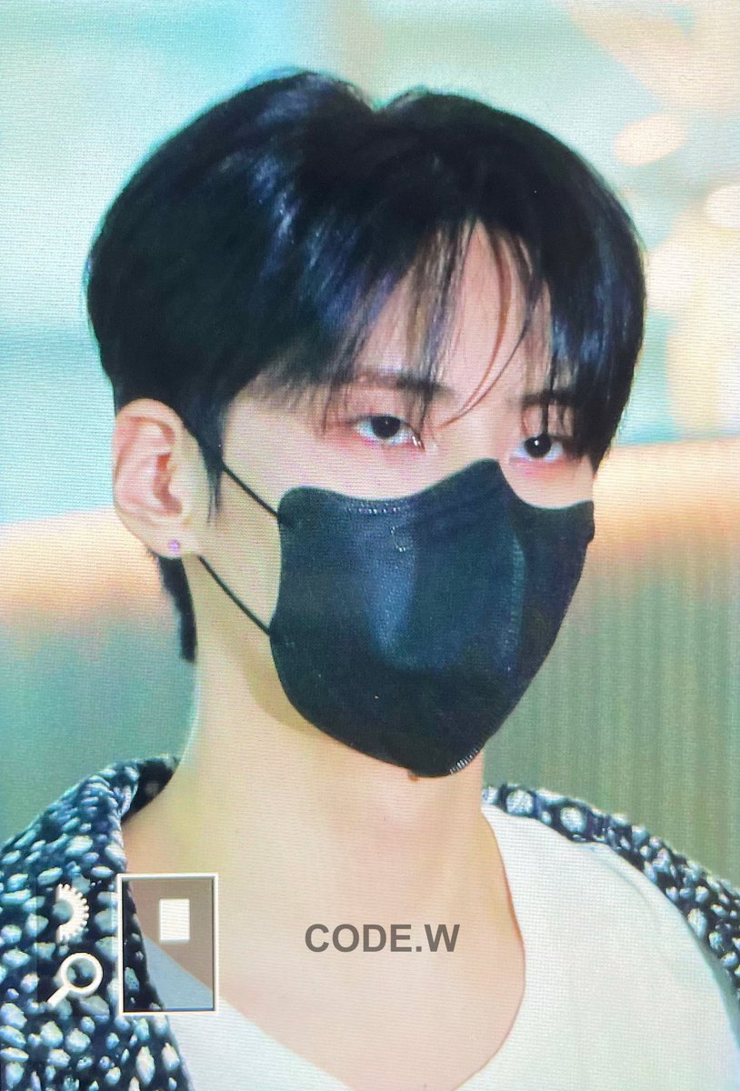 CodeW_960608's tweet photo. 220816 ICN 💙
#이진혁 #LEEJINHYUK #브이태양 https://t.co/NpVaHxPI3o
