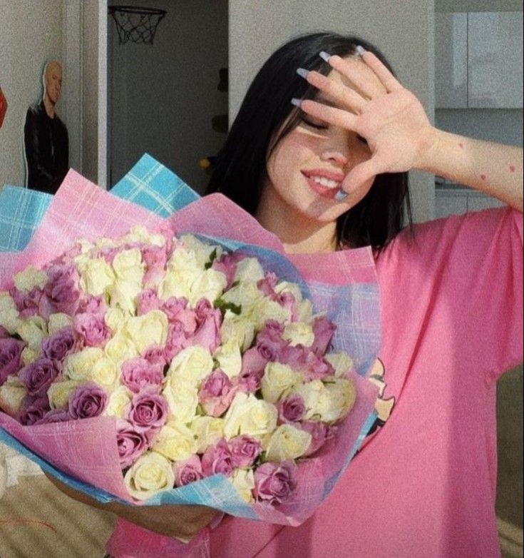 lynacom2000's tweet photo. принесла вам с цветочки с пожеланиями хорошего дня! 🤍 https://t.co/6tDuFigmXu