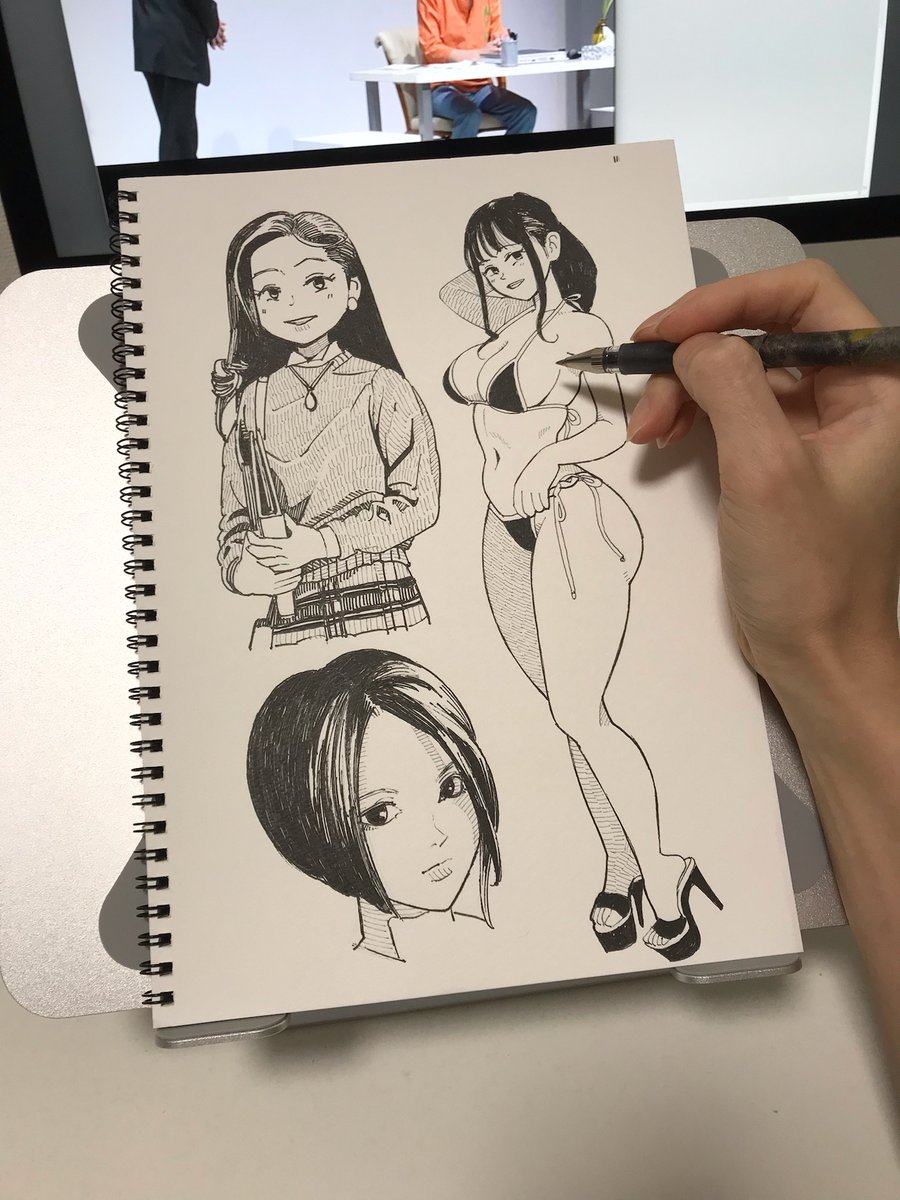 ノートpcも置ける台、きたこれ。
両手ついて描いてもビクともしないし、背もたれに体預けながらアナログ作業できる

ただこれだと配信が・・・ 