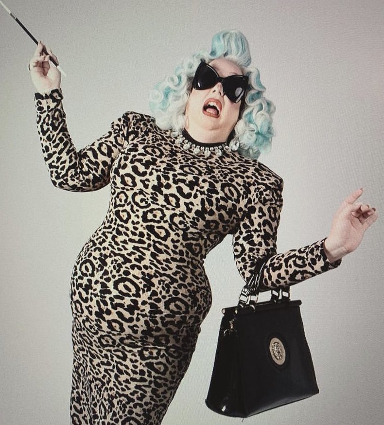 THURSDAYS ARE A DRAG | live drag cabaret from 21:00| 18/08/22 @missmoppe | @djladylloyd playing all evening from 20:00 | #gay #instagay #lesbian #bisexual #trans #queer #london #clubkid #drag #ilovesoho #queernightlife #cocktails #gaylike #cabaret #dragcabaret