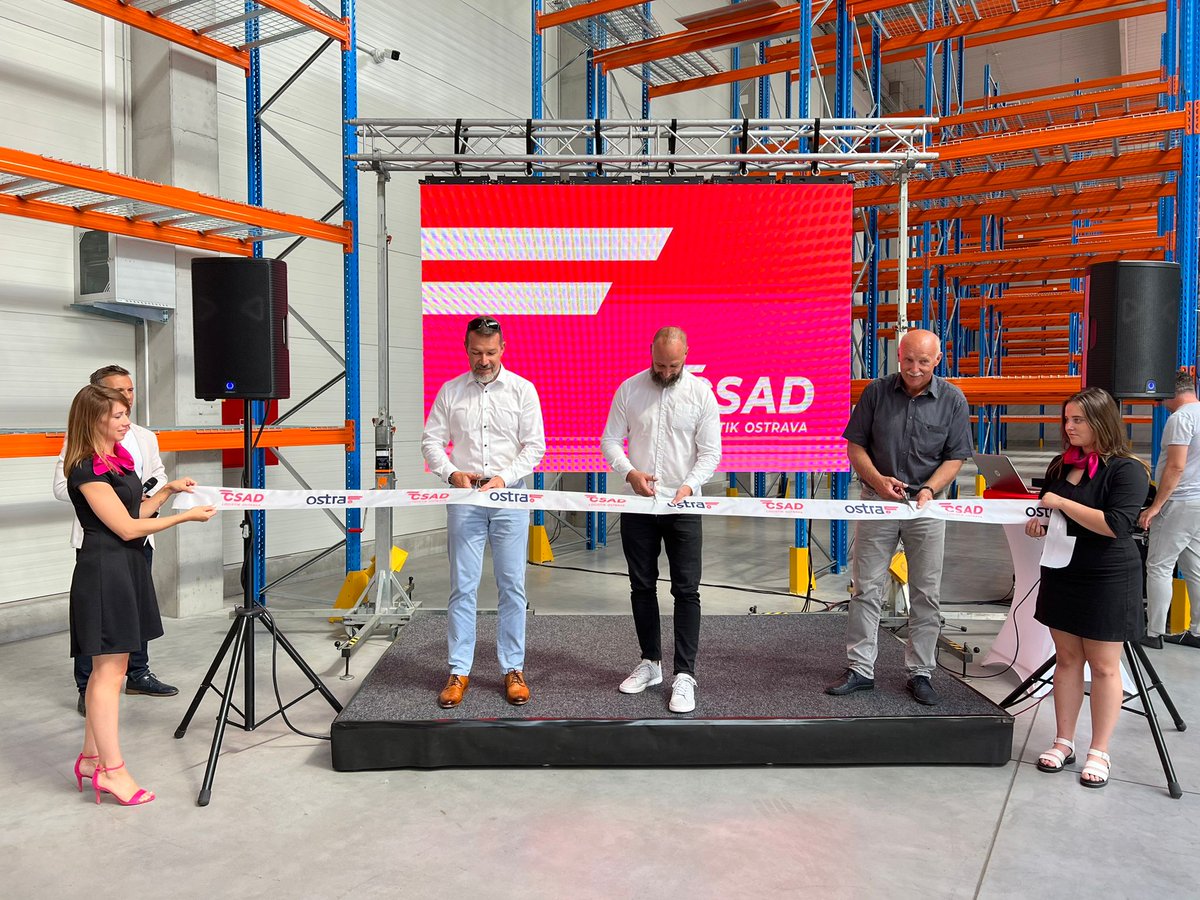 ČSAD Logistik Ostrava navyšuje kapacitu na 60 000 paletových míst
Jedna z největších společností poskytujících nákladní dopravu a logistické služby, ČSAD Logistik Ostrava, otevírá v Olomouci nové logistické centrum a svou skladovou kapacitu navyšuje na 60 000 paletových míst.