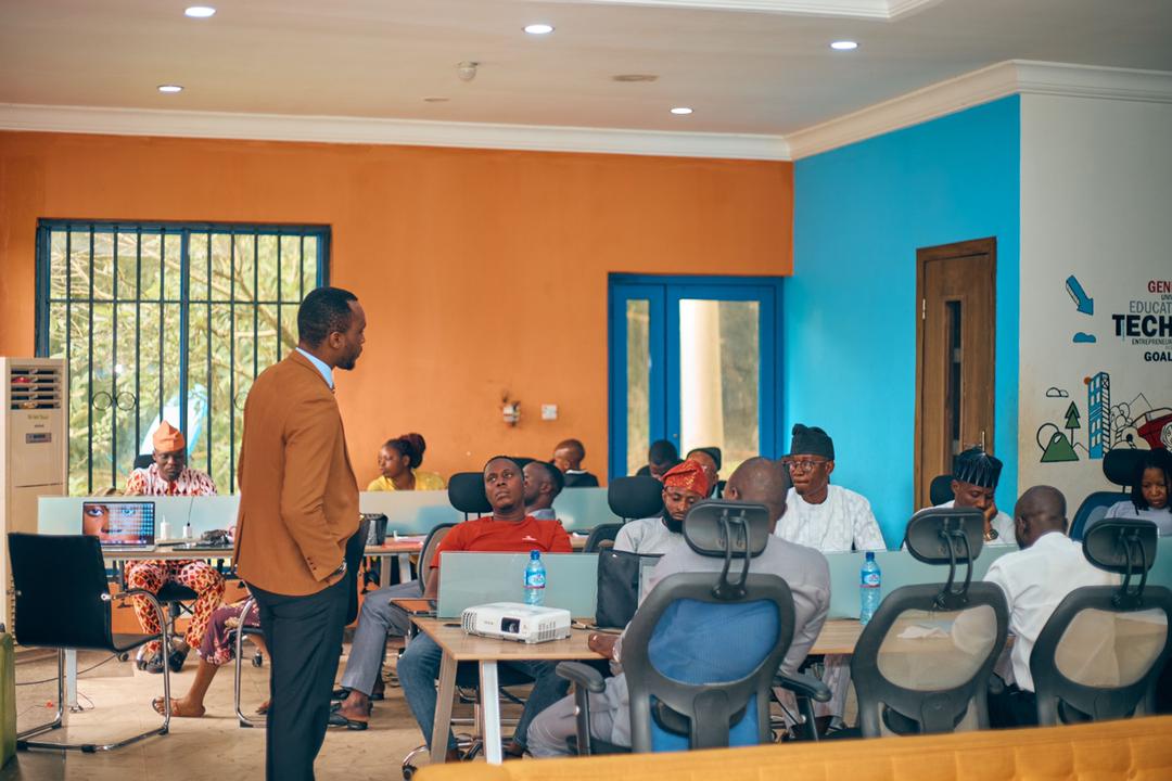 D_Pacesetters's tweet photo. Taking us on the first topic today :success habit, our resource person @ajomolekayode it was very entertaining and educative https://t.co/5pd6Hx6O3w