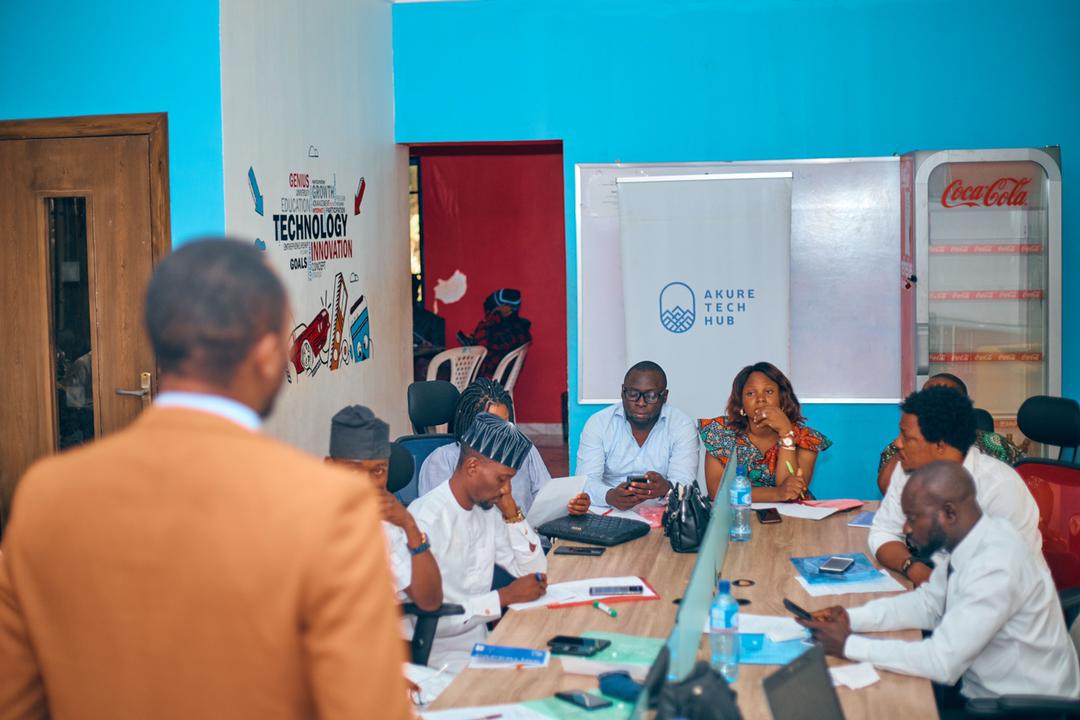 D_Pacesetters's tweet photo. Taking us on the first topic today :success habit, our resource person @ajomolekayode it was very entertaining and educative https://t.co/5pd6Hx6O3w