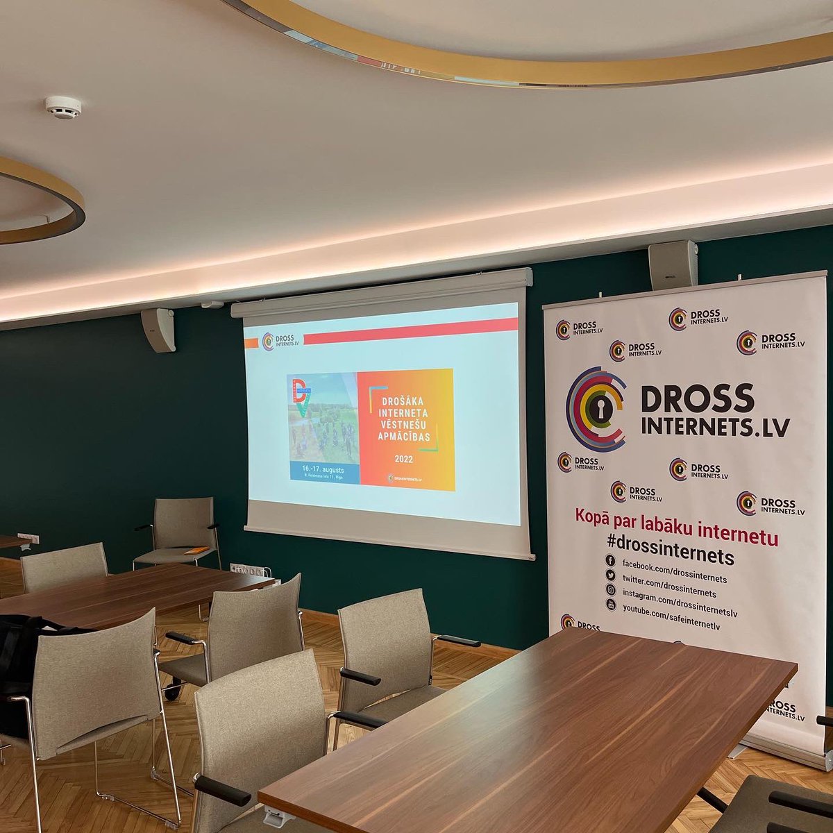 drossinternets's tweet photo. https://t.co/Sghcq8gva8 jau 6.gadu pēc kārtas šodien un rīt organizē divu dienu apmācības Drošāka interneta vēstnešiem.
#DIV #DrošākaInternetaVēstnesis #ReģionālieVēstneši #KopāParDrošākuInternetu #drossinternets #drossinternetslv https://t.co/gy6hcmJXv9