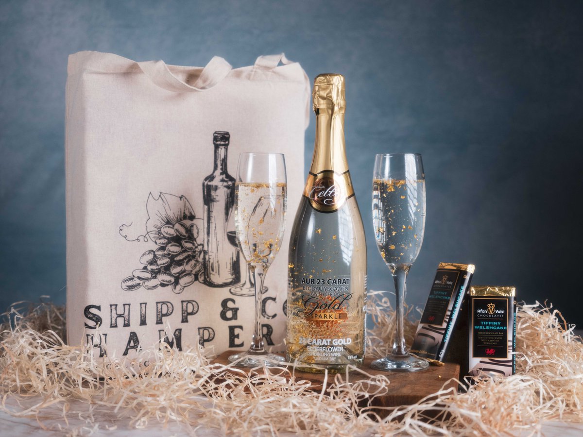 shippandco's tweet photo. Special occasion coming up? Make it a memorable one with our Celebration Hamper featuring the deliciously moreish @AfanValeChocs Tiffiny Welshcake Milk Chocolate bars coupled with @CeltegWines' 23 Carat Welsh Elderflower Sparkling Wine. 

Learn more here: https://t.co/BdvWUZE24B https://t.co/r0ZjLbPVZh
