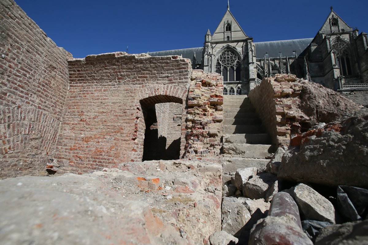 a_saint_quentin's tweet photo. #PATRIMOINE | Bonne pioche #4 ⛏
Les #archéologues de l'@Inrap procèdent à la fin des fouilles sur la partie sud (zone de + de 2700 m²) située sur un ancien îlot urbain occupé au #MoyenÂge et bombardé en 1917 ⛏
De grandes (re)découvertes ont été faites 👉 https://t.co/Be2Bf6c1pK https://t.co/nv2rUHwIpj