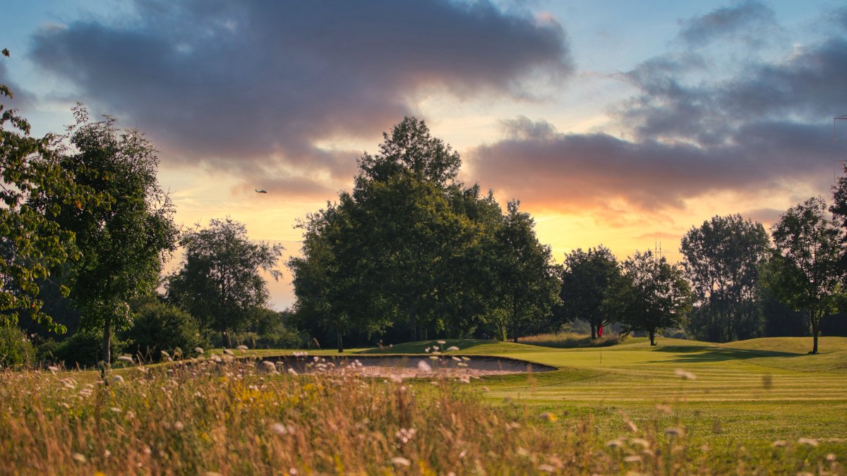 ChelsfieldLakes's tweet photo. Some much-needed rain for the courses is on its way!😁 https://t.co/Cco7I7XjOH