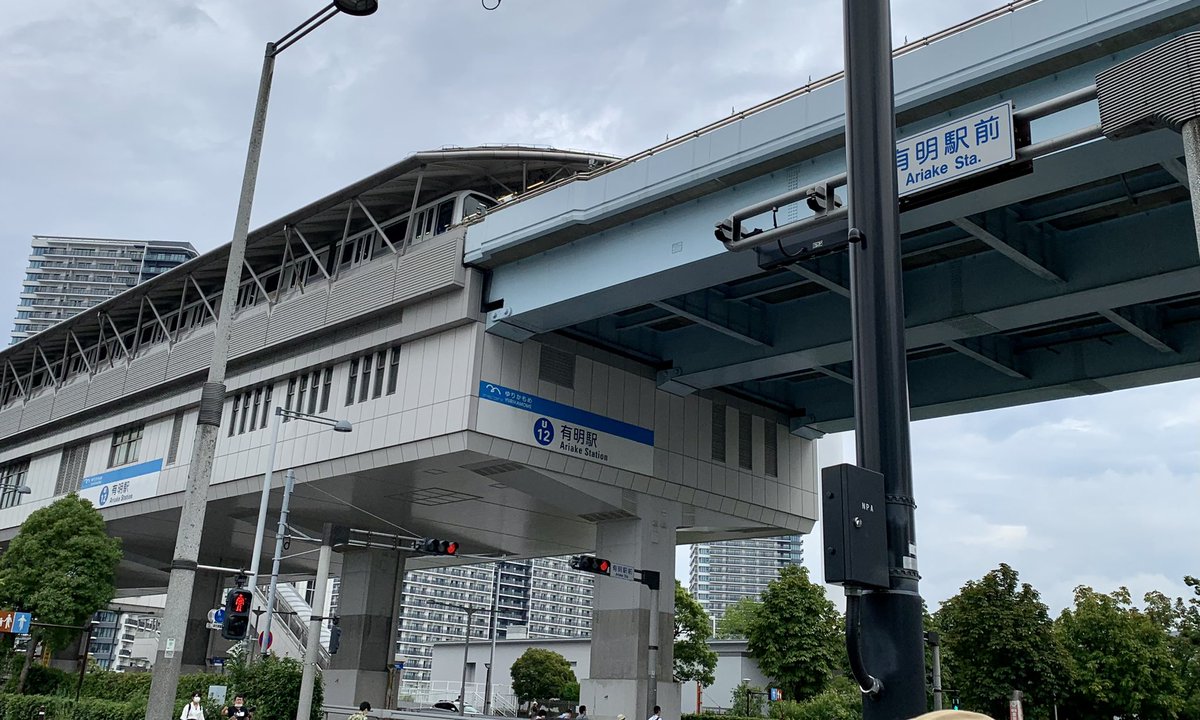 「コミケ待機列でカキカキしてた有明姉上げ。※添付の写真は関係ありません(たぶん 」|かが@京都ブルマ6 D-37のイラスト