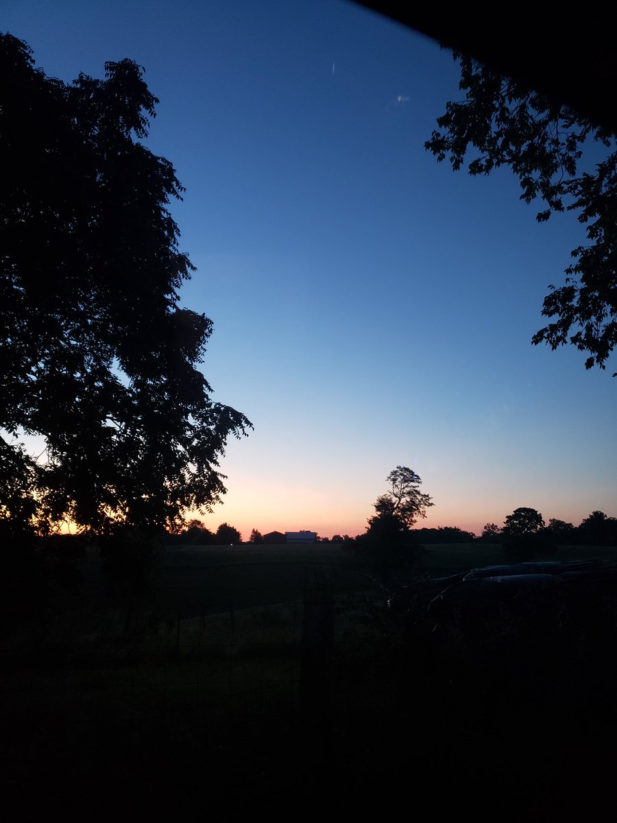 DPsmithteach's tweet image. Beautiful Sunrise for the beginning of this beautiful,new school year!