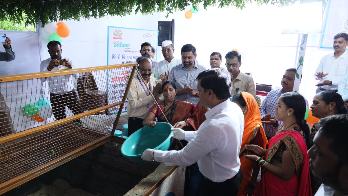 annabodade1's tweet photo. Mission zero waste in Slum a first project launched today in my ward office area Gawalimatha slum by PCMC Commissioner Rajesh Patil. https://t.co/8Oei7TR6dj