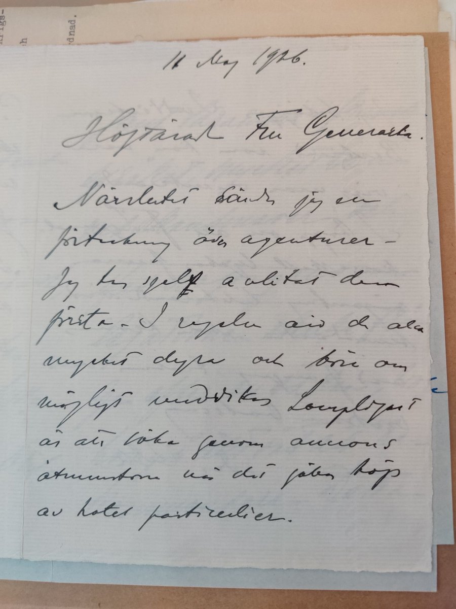 SebaLindberg's tweet photo. Suomen 🇫🇷-lähettiläs #CarlEnckell joutui 1920-luvulla mm. etsimään kiinteistövälittäjää ajan superjulkkikselle Aino Acktélle, joka halusi kämpän Pariisista. Vaikka lähettilään tehtävät silloin olivat kirjavat, tätä palvelua tuskin tarjottiin ihan kaikille https://t.co/TrnU7VYOXF