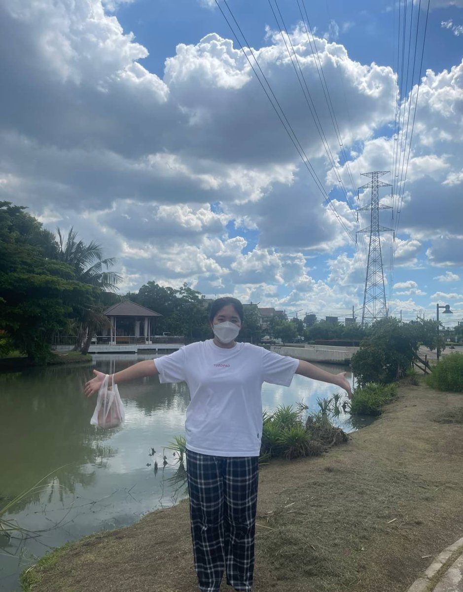 judygie's tweet photo. ทำความดีง่ายๆ เริ่มได้จากสิ่งใกล้ตัว ใช้ถุงพลาสติกซ้ำๆนำกลับมาใช้ใหม่ หรือพกถุงผ้า เพื่อลดการใช้พลาสติก ช่วยโลกให้น่าอยู่ขึ้นและอยู่กับเราไปได้นานๆ มาช่วยลดคาร์บอนกับแคมเปญที่ซีพีชวนลดคาร์บอนกันเถอะ รีทวีต+แชร์ไอเดียกันมาอวดกันเยอะๆน้า #CPnetzero2050 #ตอบแทนโลก2เมตร https://t.co/oCiQGdY3PC