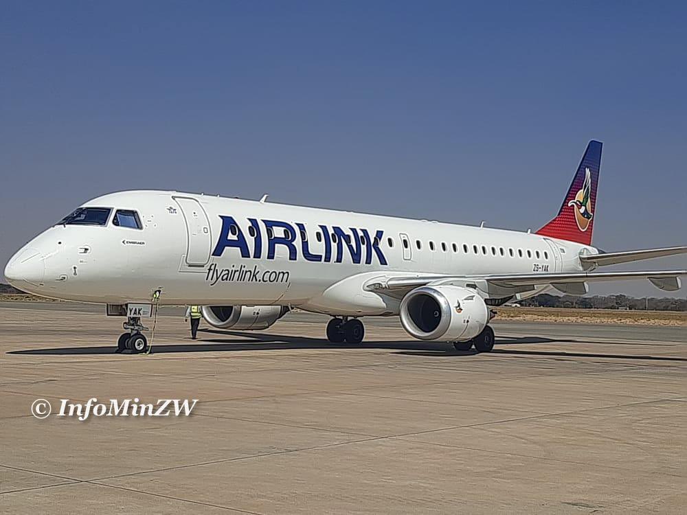 nickmangwana's tweet photo. There is short and long run causality between aviation and economic growth. Since Victoria Falls was upgraded it has seen a lot of regional and even international flights using it as a destination of choice. Yesterday Airlink started flying into Victoria Falls from Johannesburg. https://t.co/dmvJVpCkI0