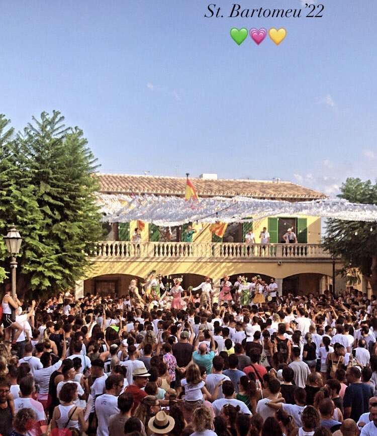 margaemunar's tweet photo. #montuïri #santbartomeu 💚💗💛 https://t.co/OuGApq5mc4
