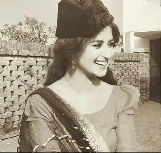 کوئئ جانتا ہے کسی جناح کو 
مجھے ایک شخص سے آزادی چاہیے 💙