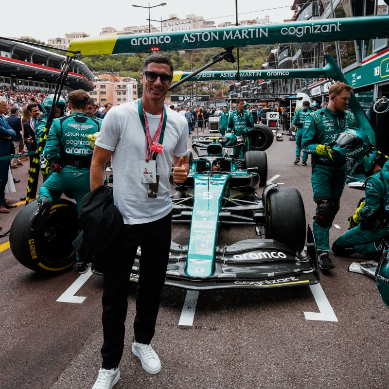 AstonMartinF1's tweet photo. What do Robert Lewandowski and Sebastian Vettel have in common? More than you might think...

At the #MonacoGP, @lewy_official kindly joined us for a chat about all things #F1, inspirational sporting heroes and mastering your craft.

Tap below to discover more. ⬇️

#IAMSTORIES