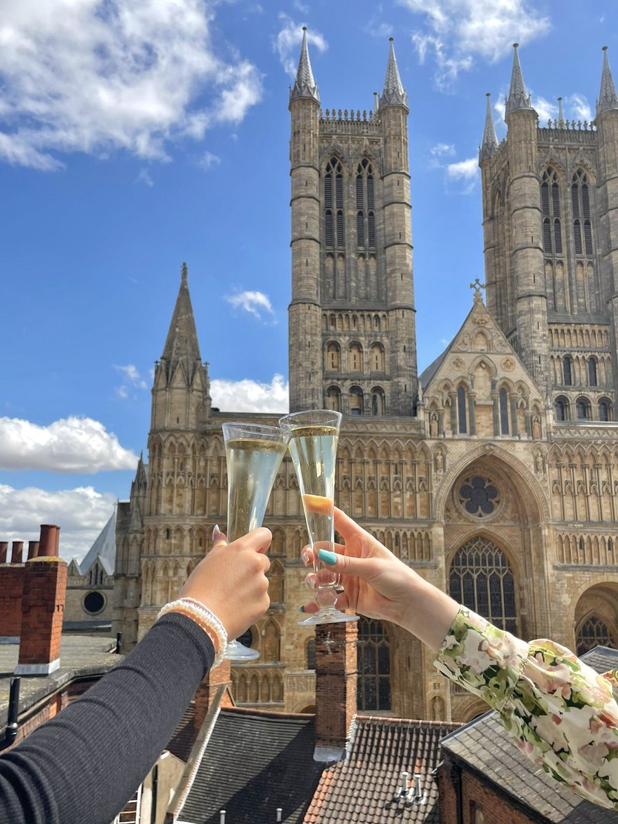 WhiteHartLN1's tweet photo. Join us for a refreshing chilled glass of bubbles to celebrate #NationalProseccoDay! 🥂

Instead of our usual #CocktailTuesday bar hack we'll just give you a quick tip - make sure you serve it ice cold for optimum taste! https://t.co/BUkA3efV5b
