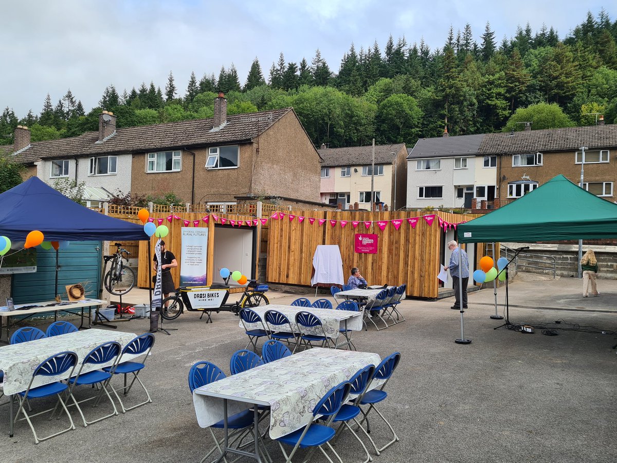 Adrian Roberts (@severnwyeadrian) on Twitter photo Agoriad swyddogol Hwb Cymunedol Pengwern heddiw rhwng 12 a 3 y.p.
Dewch draw i weld 👍
<a href="/dyfodolgwledig/">Rural Futures Wales</a> <a href="/TNLComFundWales/">The National Lottery Community Fund Cymru</a> <a href="/Severn_Wye/">Severn Wye</a> <a href="/BroCymru/">BRO</a> Agoriad swyddogol Hwb Cymunedol Pengwern heddiw rhwng 12 a 3 y.p.
Dewch draw i weld 👍
<a href="/dyfodolgwledig/">Rural Futures Wales</a> <a href="/TNLComFundWales/">The National Lottery Community Fund Cymru</a> <a href="/Severn_Wye/">Severn Wye</a> <a href="/BroCymru/">BRO</a>