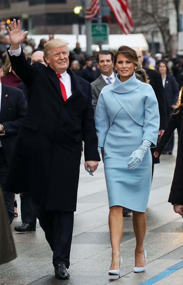 Trisha1530's tweet photo. This is how a blue dress is worn #MelaniaTrump #bestflotus https://t.co/eomjMEW1Ca