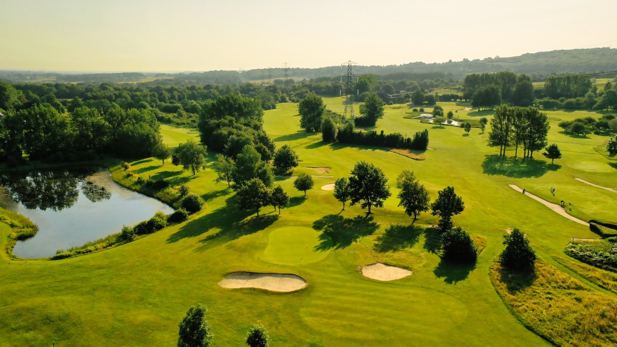 ChelsfieldLakes's tweet photo. What club would you take off the tee on the par three 17th?⛳️ https://t.co/5FoPRea6zn