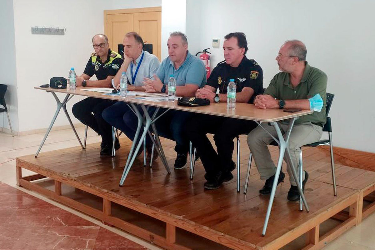 AytoAntequera's tweet photo. 💉 #Antequera desarrolla una acción formativa sobre la prevención de pinchazos de sumisión química entre representantes de casetas y feriantes

ℹ️ Más información:
https://t.co/zgvumBmYqJ

Contigo #HacemosCiudad 
#NiDeBroma https://t.co/QiRyhXcFOF