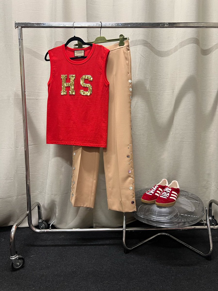 harryIotoutfits's tweet photo. Show N24: Toronto, Canada (First show of the North American leg)
Wearing: Gucci
15.8.22
#HarryStylesOutfits
#LoveOnTourToronto
#harrystylestoronto 💗❤️✨
©️: owner https://t.co/ymW9sZZvtV