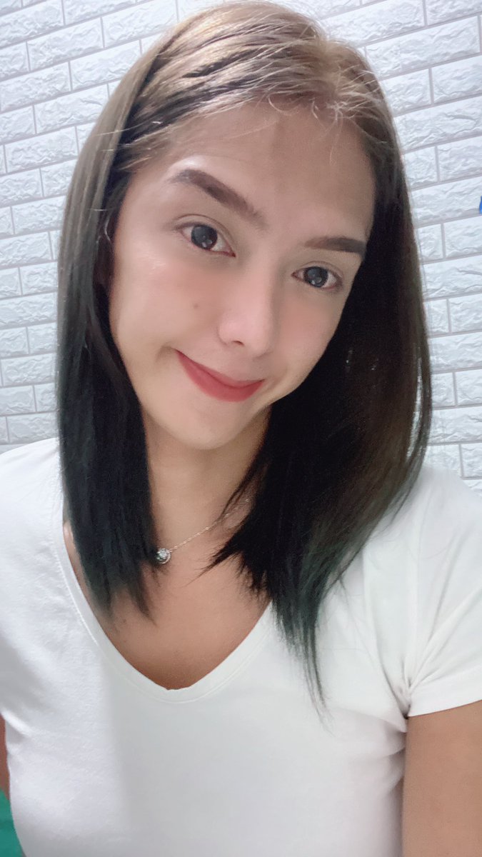 elleadarna1987's tweet photo. Love my new hair color ❤️ https://t.co/GRrJzTprBw